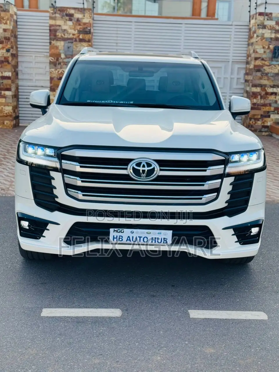 Toyota Land Cruiser LC300 2023 White