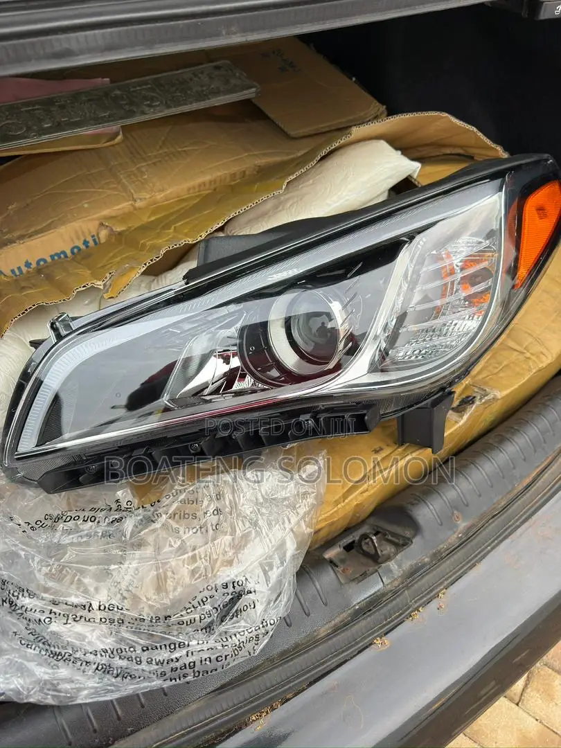 Headlight Hyundai 2015