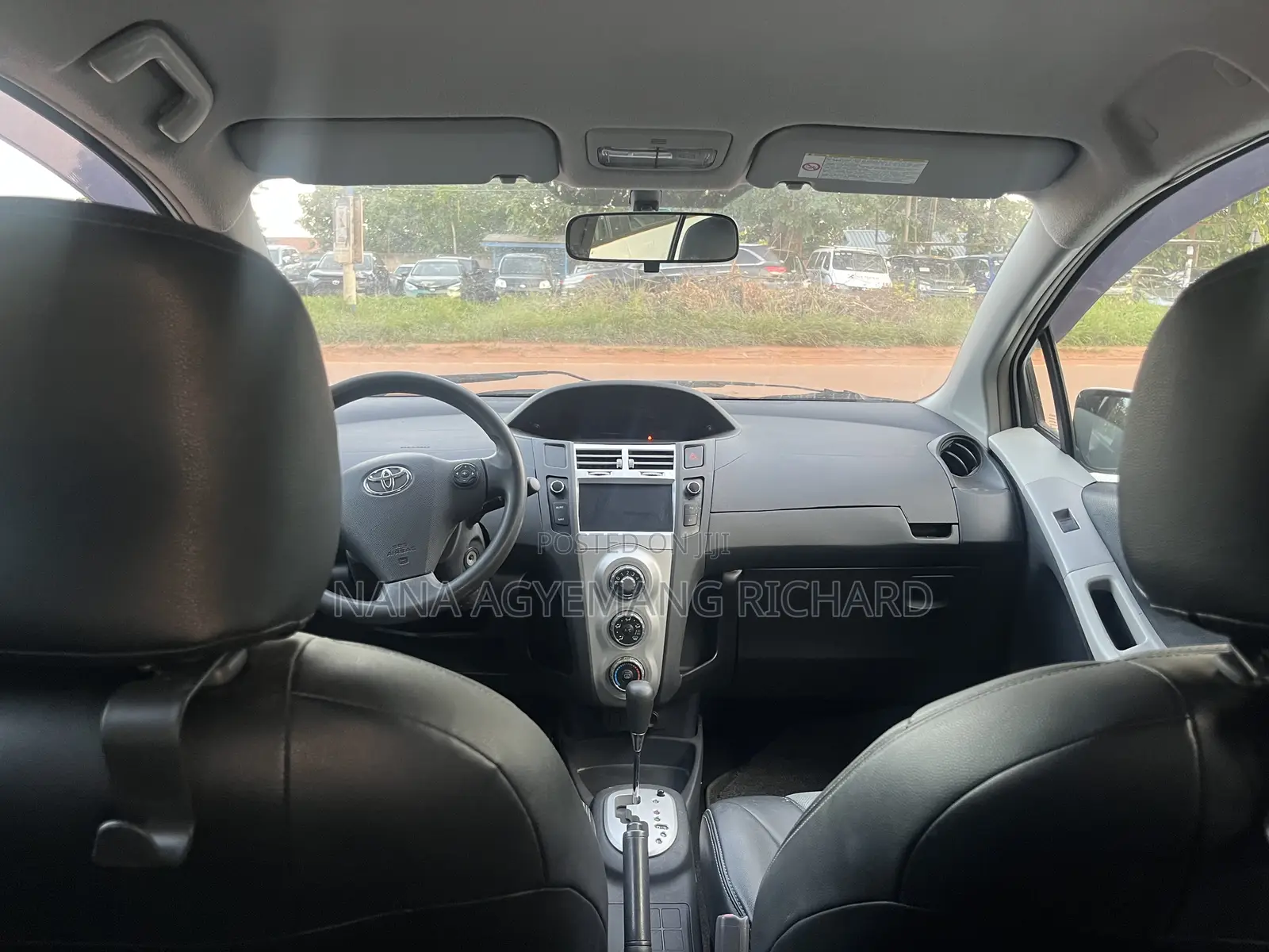 Toyota Yaris Base Hatchback 5dr 2010 White