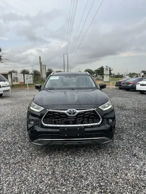 Toyota Highlander 2022 Blue