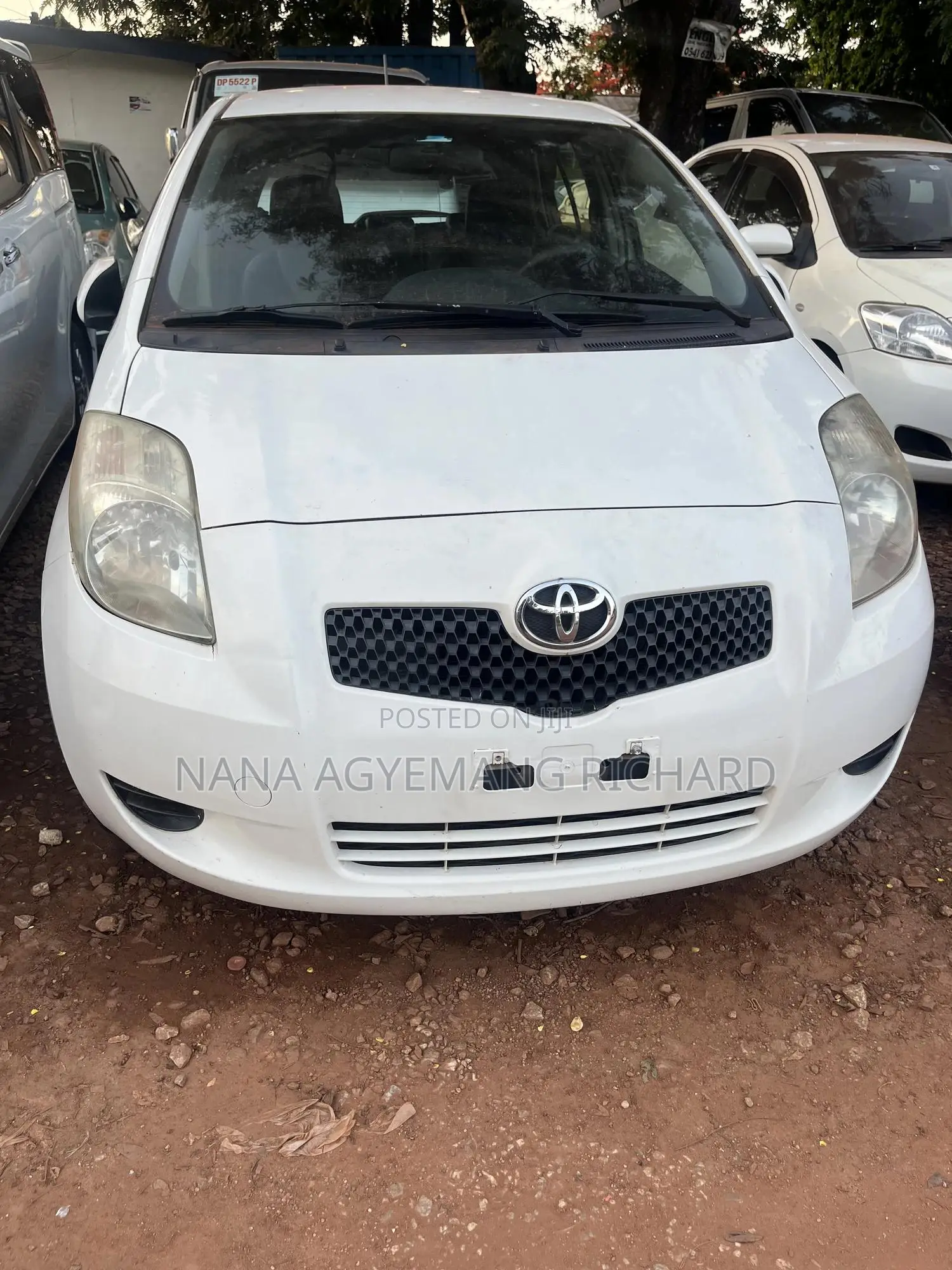 Toyota Yaris Base Hatchback 5dr 2010 White