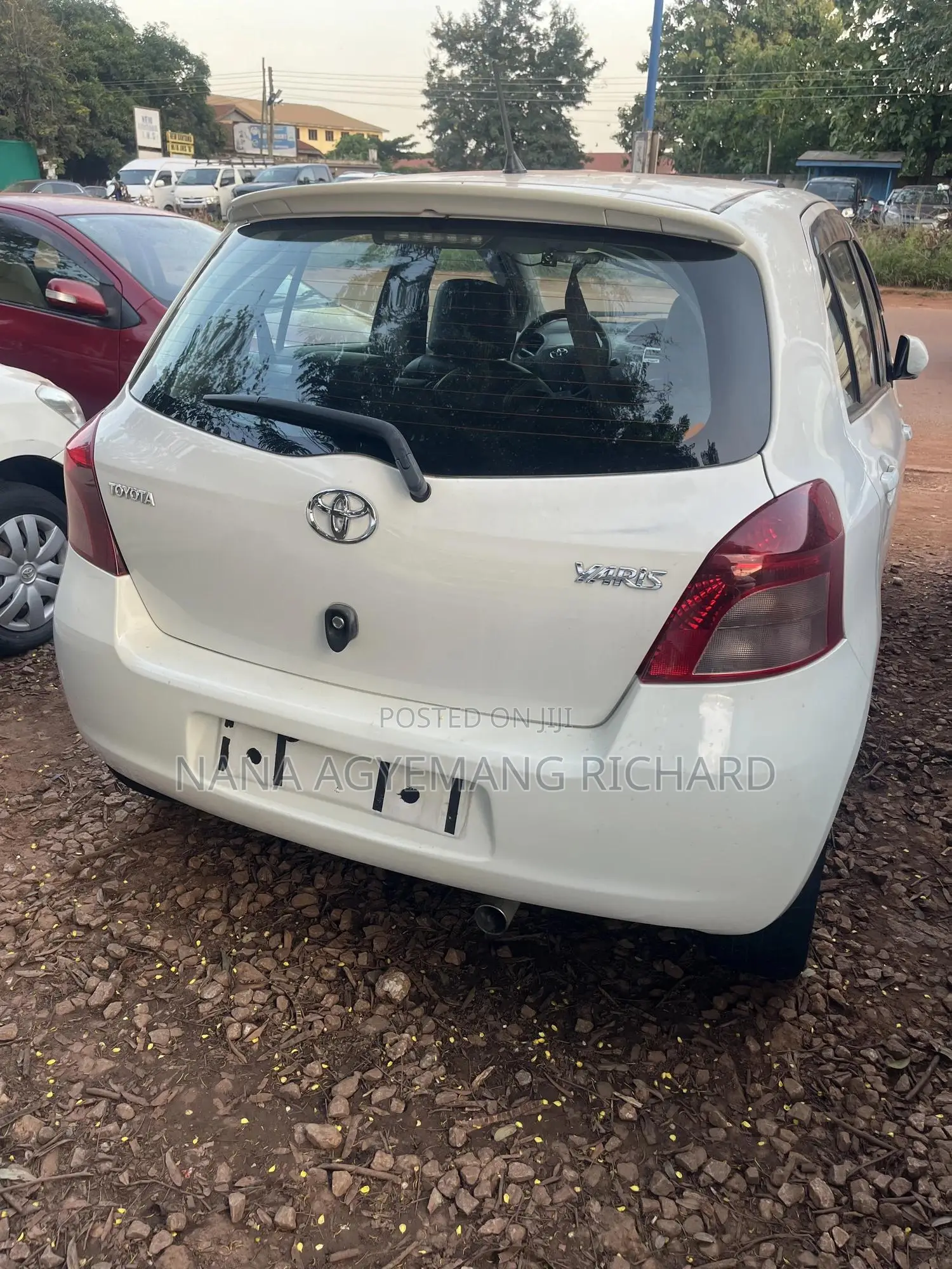 Toyota Yaris Base Hatchback 5dr 2010 White