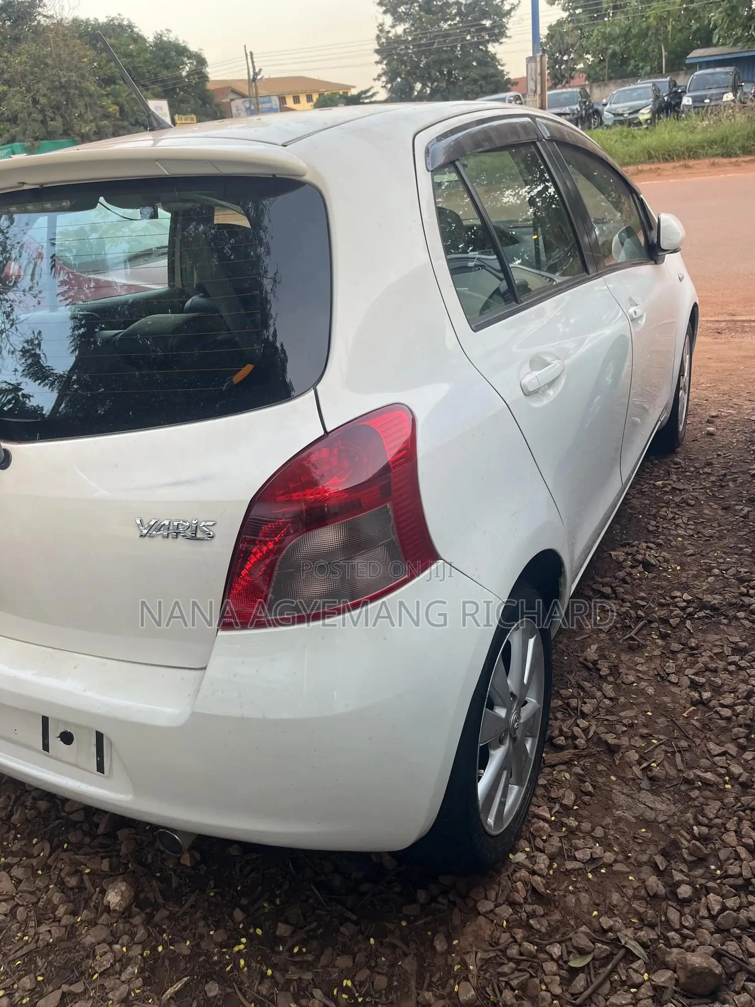 Toyota Yaris Base Hatchback 5dr 2010 White