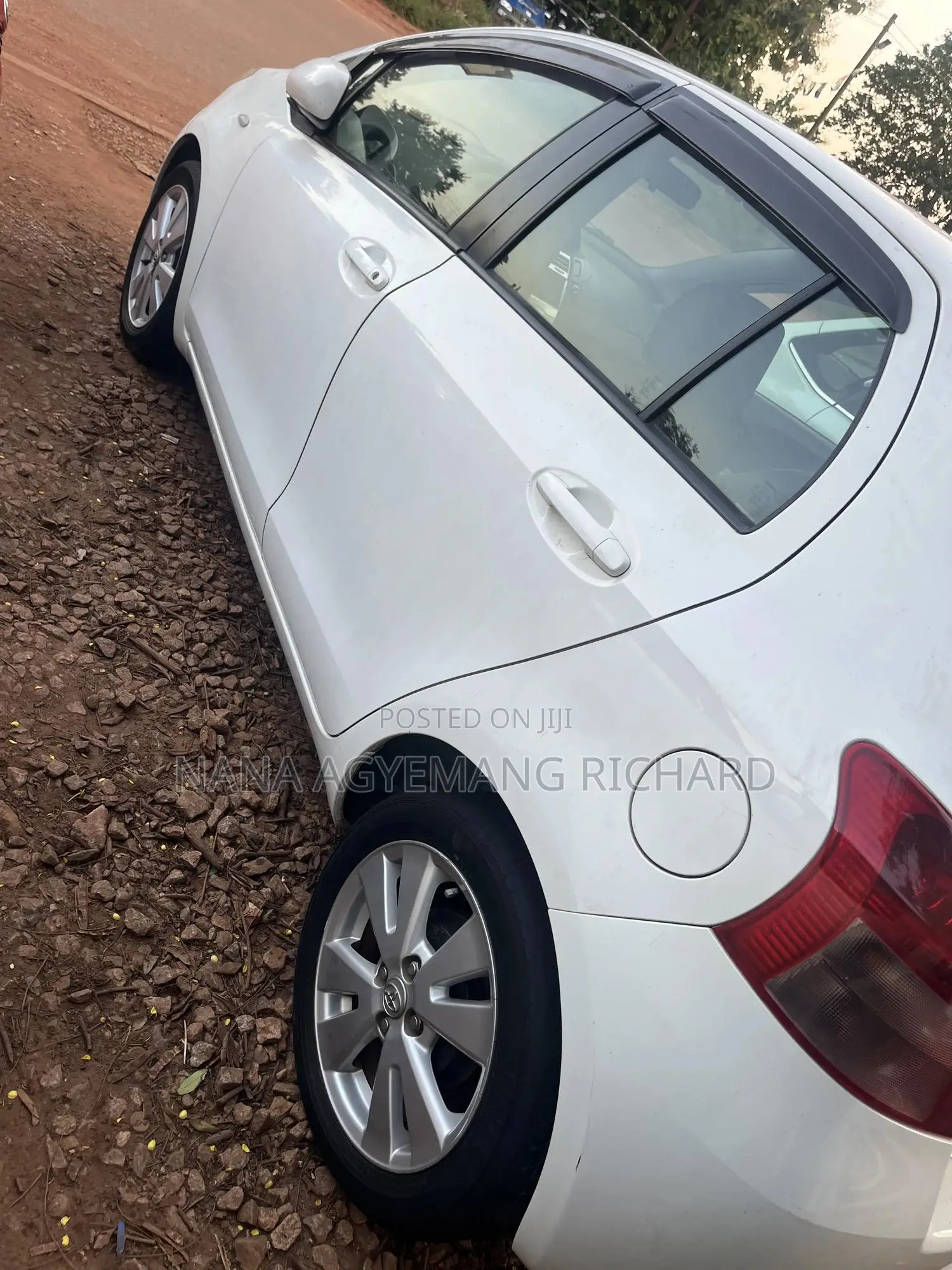 Toyota Yaris Base Hatchback 5dr 2010 White