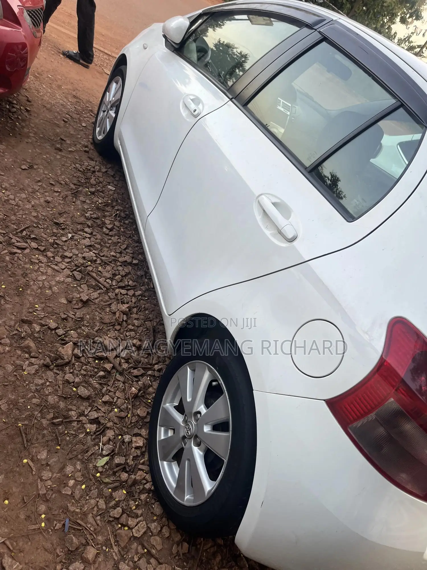 Toyota Yaris Base Hatchback 5dr 2010 White