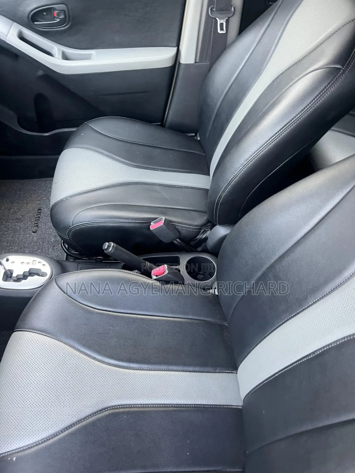 Toyota Yaris Base Hatchback 5dr 2010 White