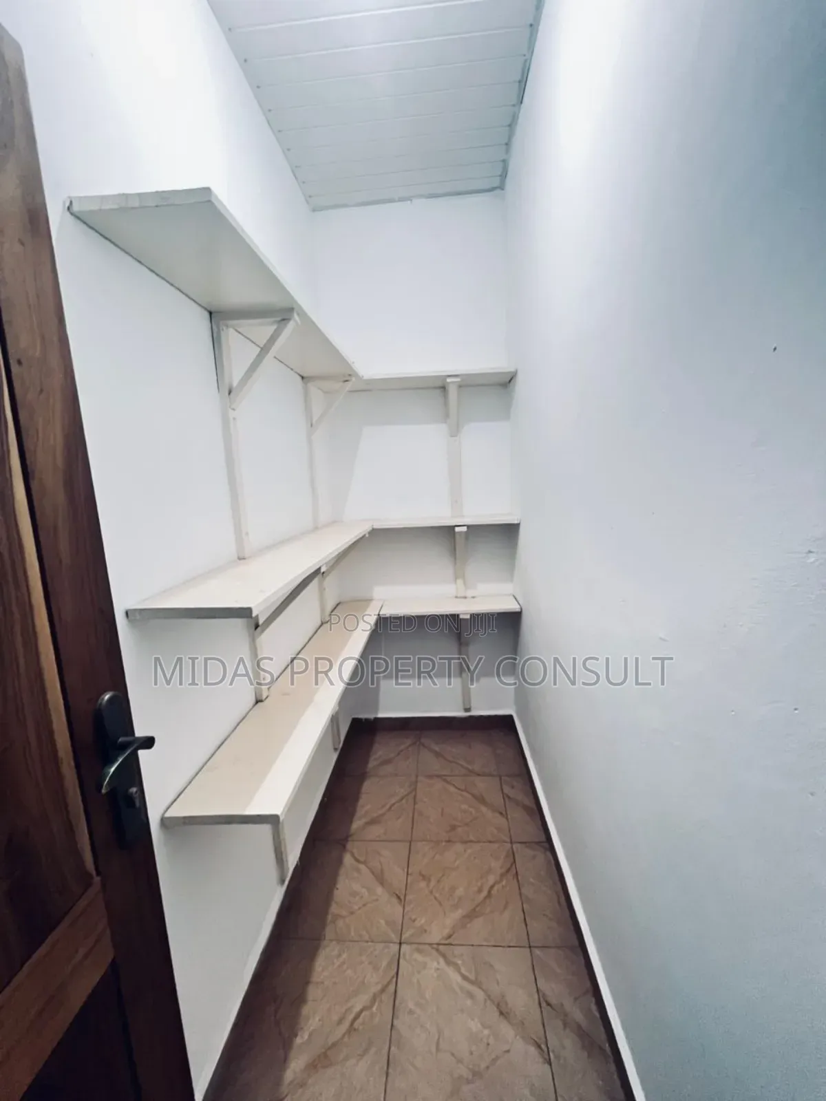 3bdrm Apartment in Madina Estates for rent