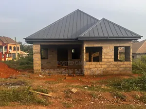 4bdrm Bungalow in Atwima Kwanwoma for sale