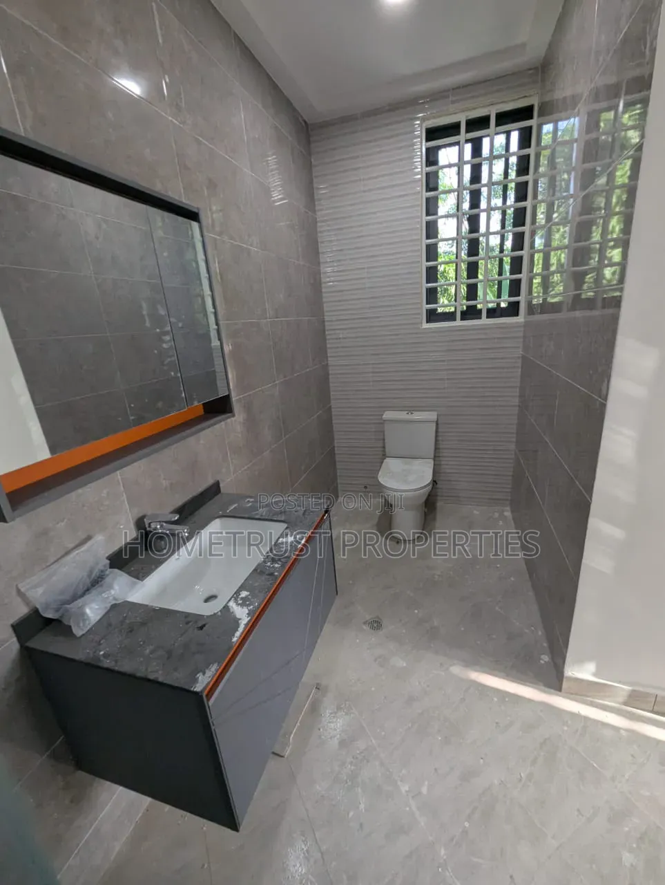 3bdrm Duplex in Achimota Cfc, The Mall for sale
