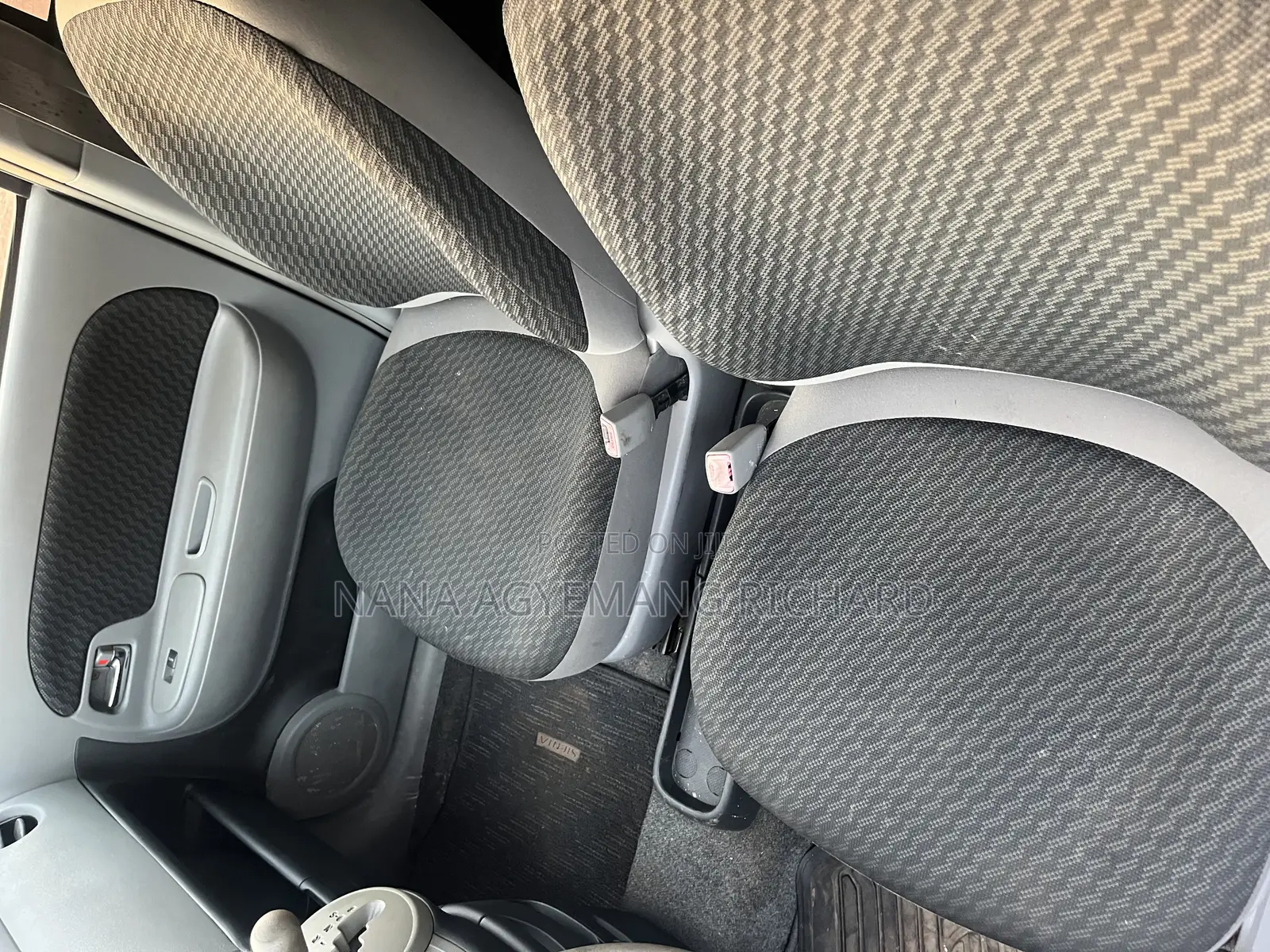 Toyota Sienta 1.5 FWD 2010 Gray
