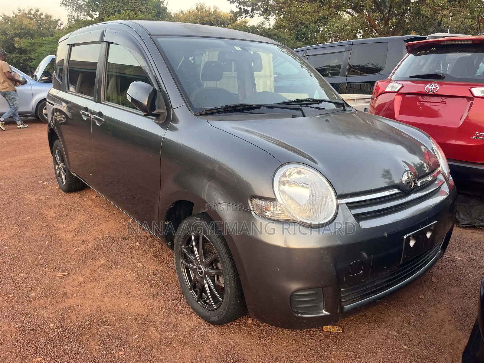 Toyota Sienta 1.5 FWD 2010 Gray