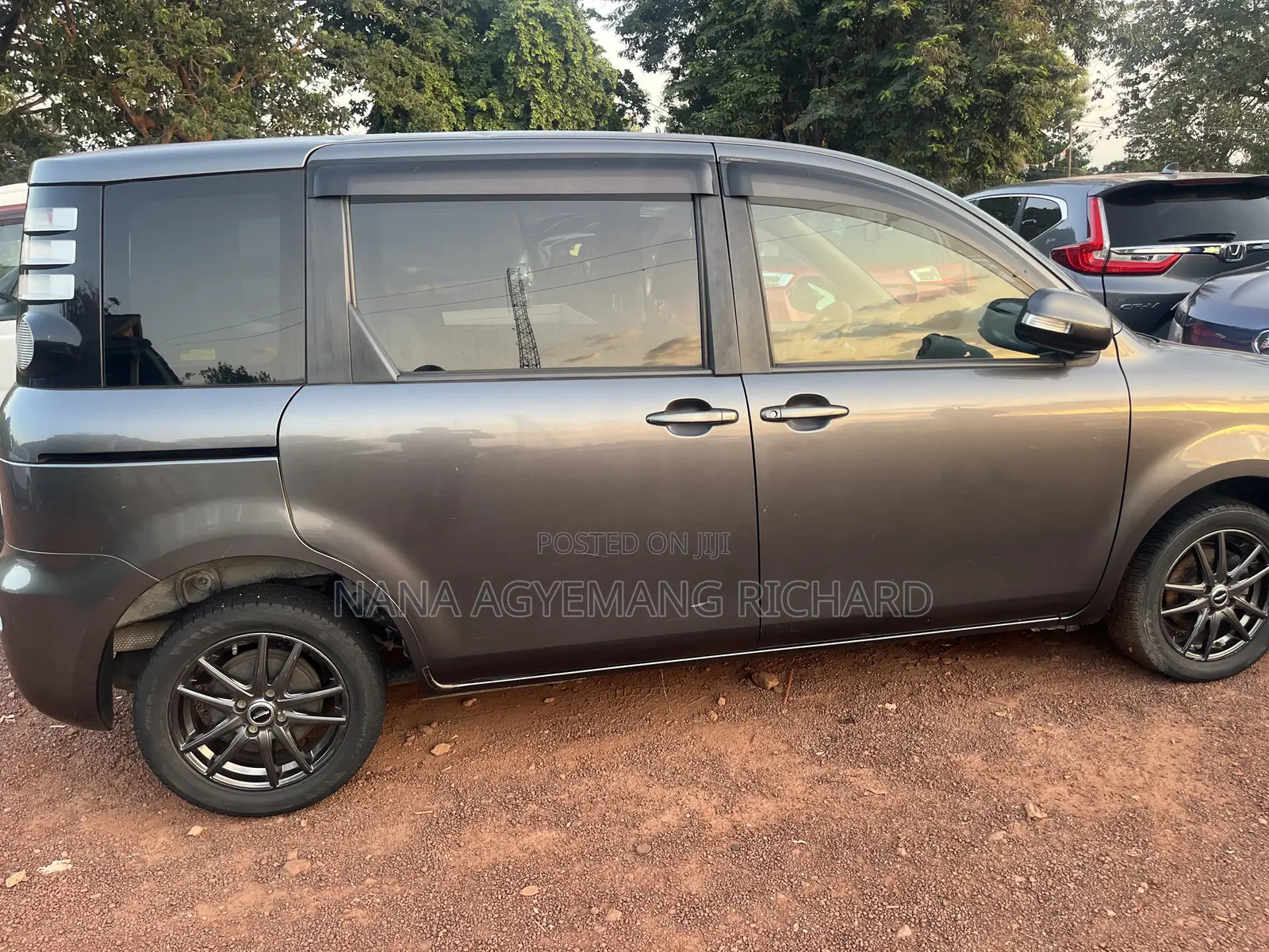Toyota Sienta 1.5 FWD 2010 Gray