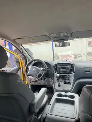 Hyundai Starex 2017 Yellow