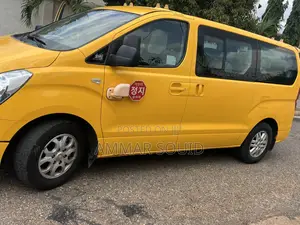 Hyundai Starex 2017 Yellow