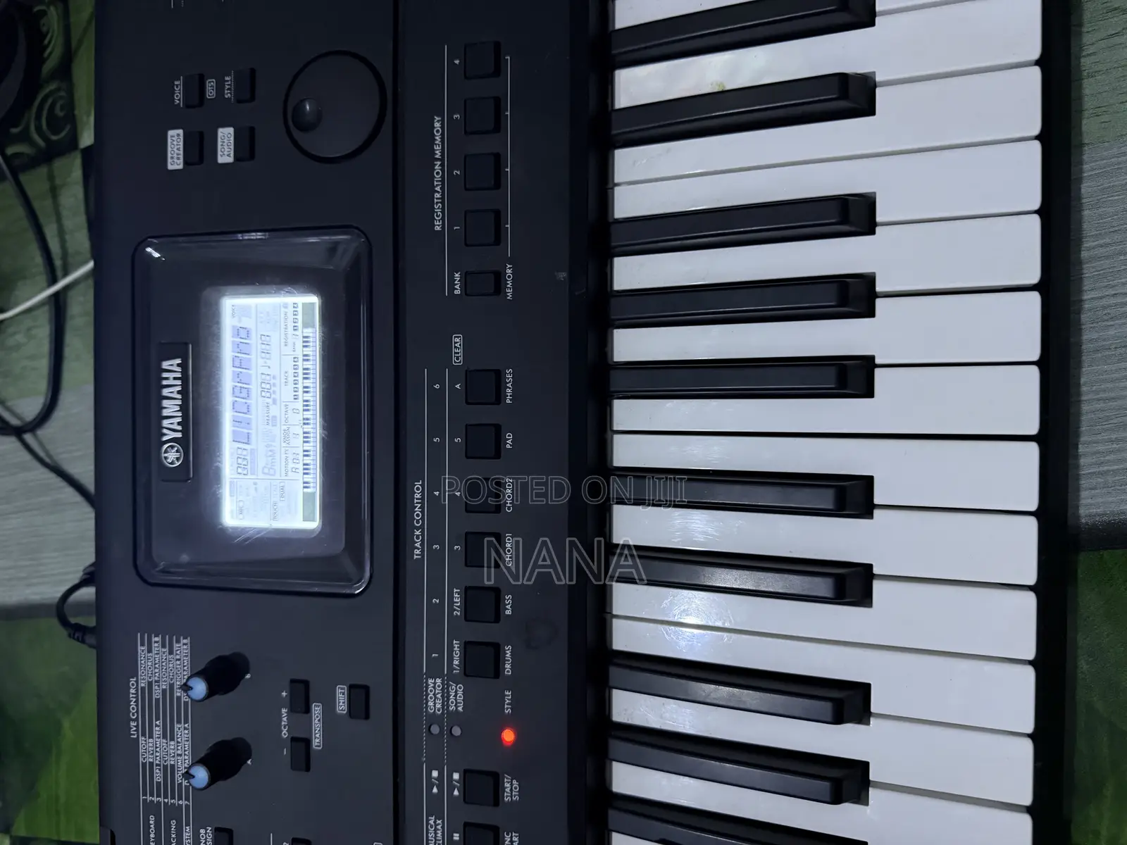 Yamaha PSR E473