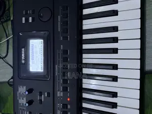 Yamaha PSR E473