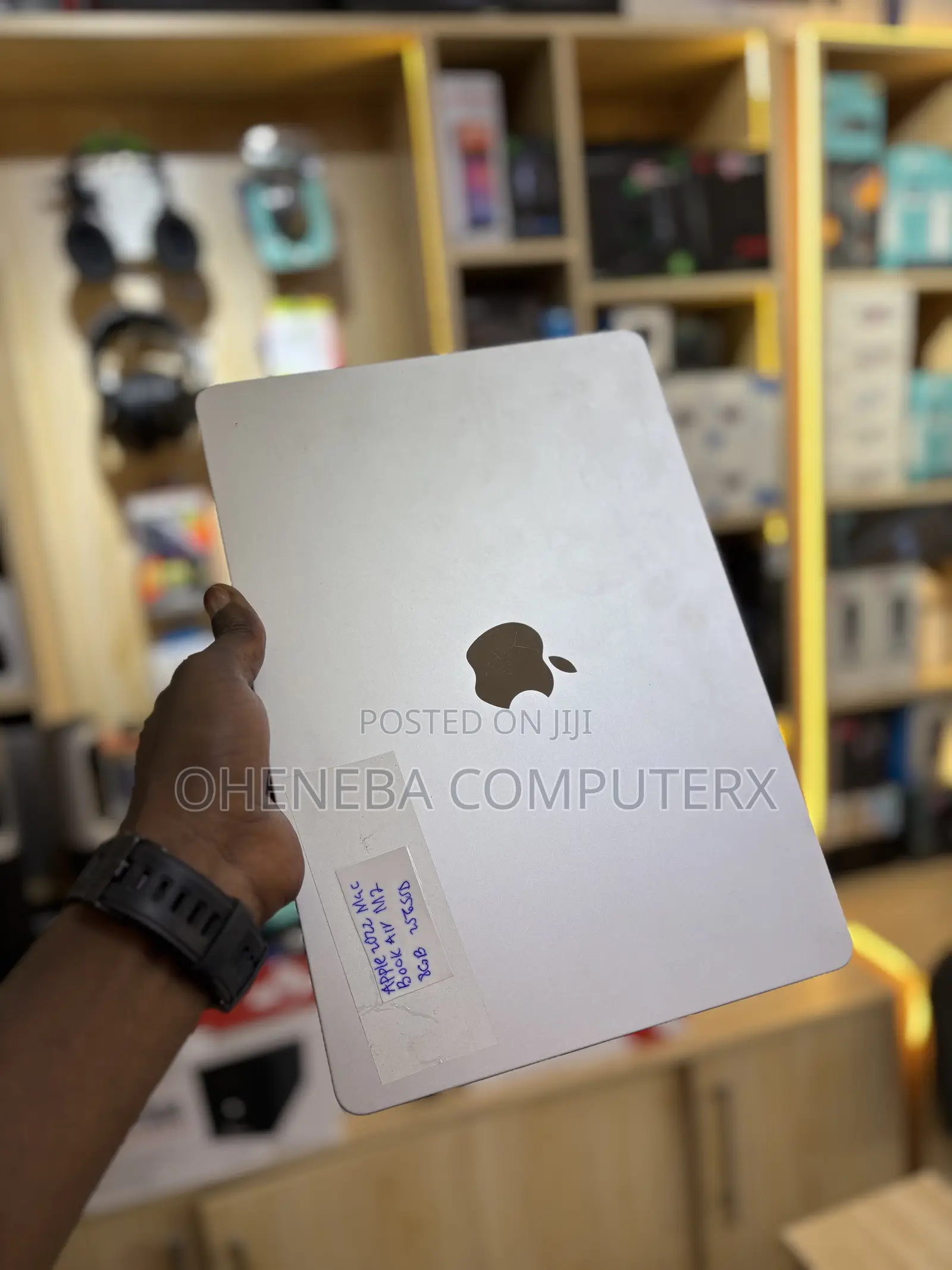 New Laptop Apple MacBook Air 2022 M2 8GB Apple M2 SSD 256GB