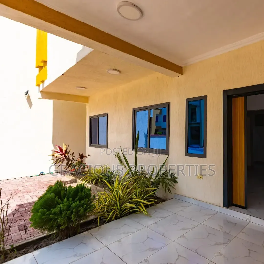 3bdrm Townhouse / Terrace in Gracious Properties, Mile 7 for rent