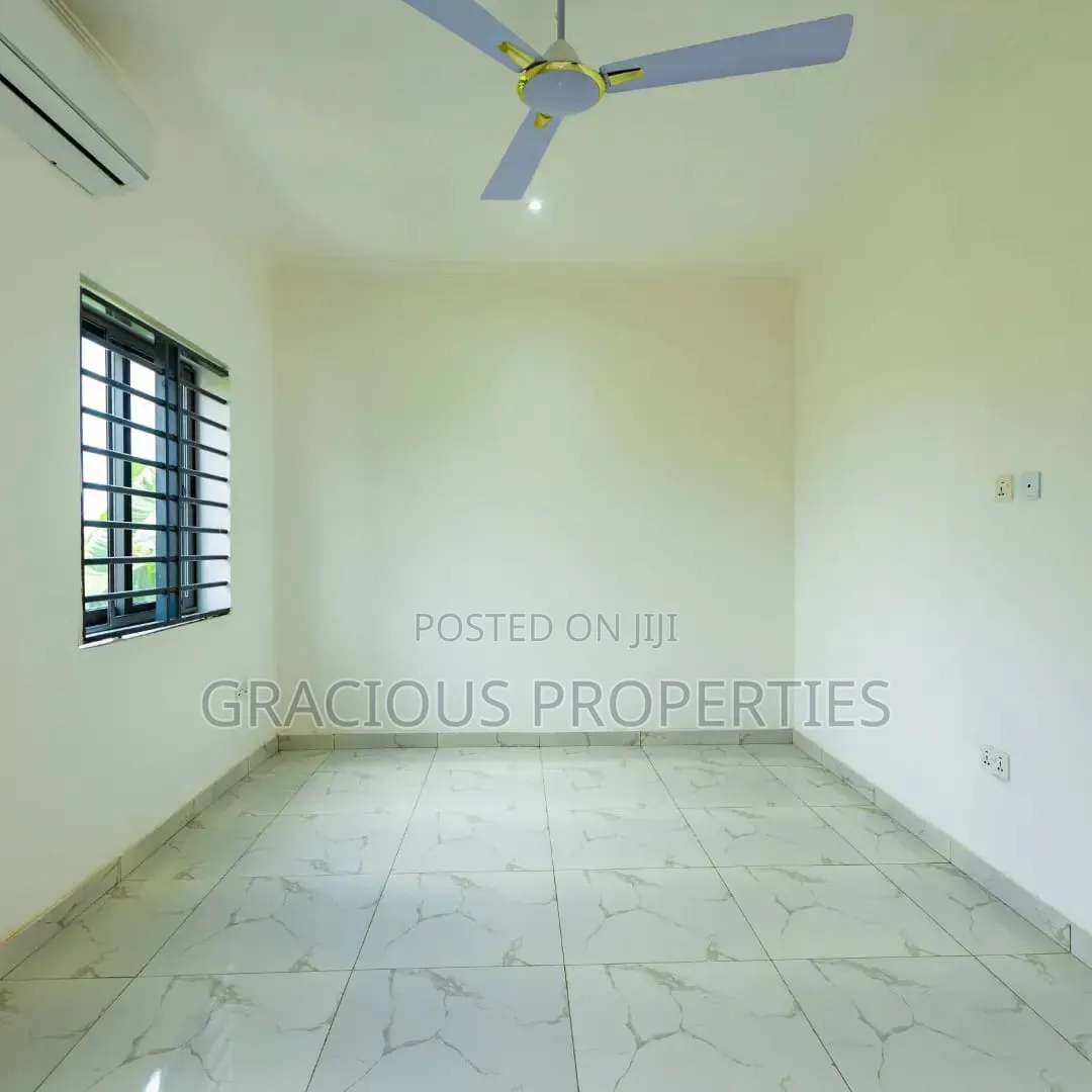 3bdrm Townhouse / Terrace in Gracious Properties, Mile 7 for rent