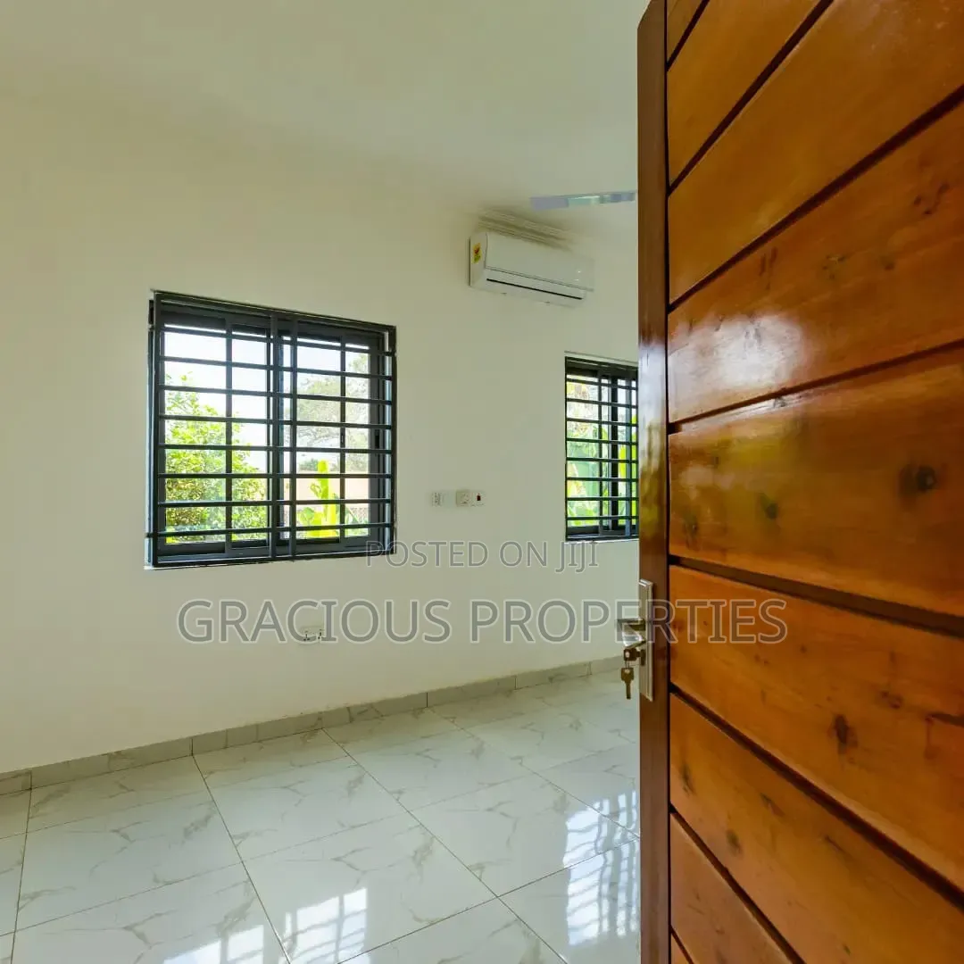 3bdrm Townhouse / Terrace in Gracious Properties, Mile 7 for rent