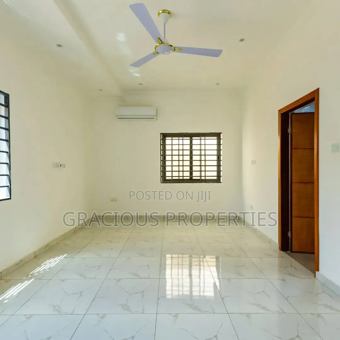 3bdrm Townhouse / Terrace in Gracious Properties, Mile 7 for rent
