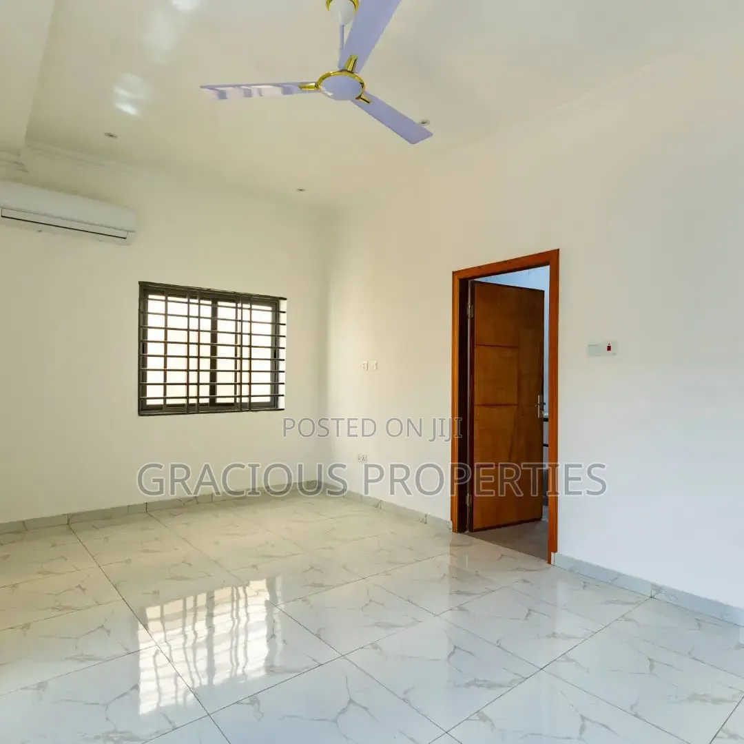 3bdrm Townhouse / Terrace in Gracious Properties, Mile 7 for rent