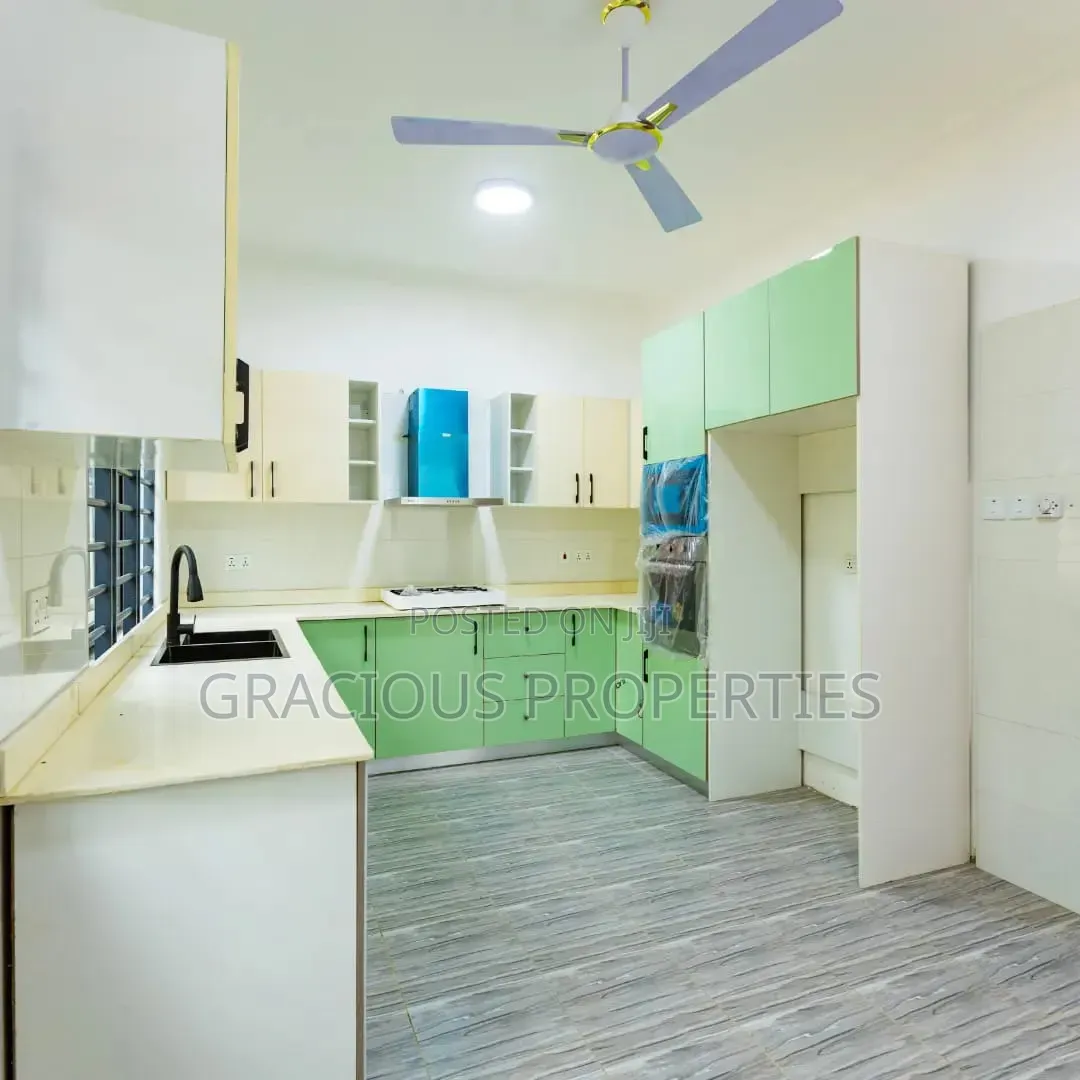 3bdrm Townhouse / Terrace in Gracious Properties, Mile 7 for rent