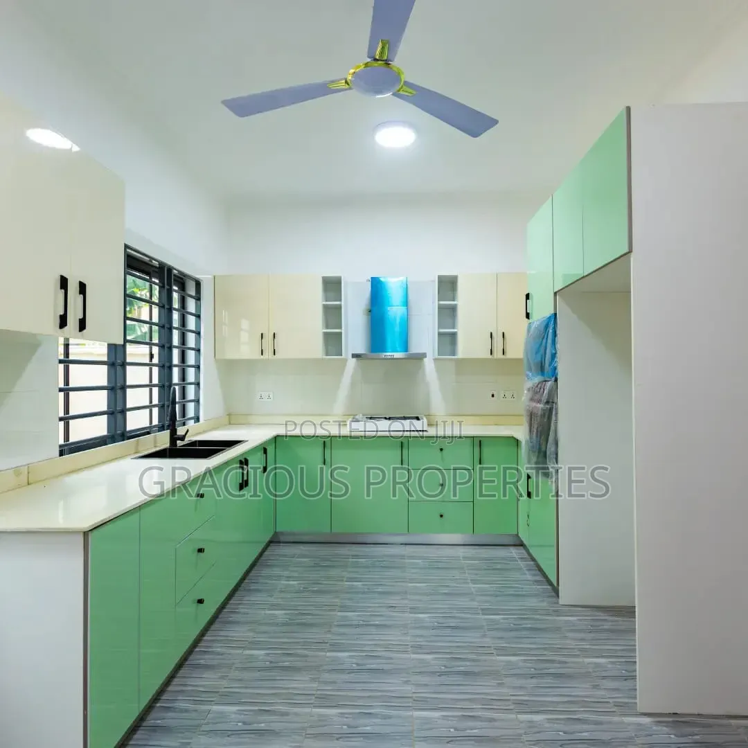 3bdrm Townhouse / Terrace in Gracious Properties, Mile 7 for rent