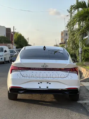 Hyundai Elantra Limited 2023 White