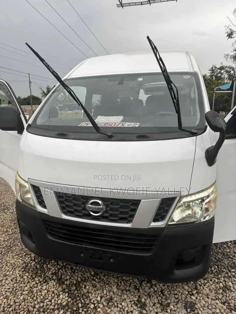 Nissan Caravan (Urvan) 2016 White