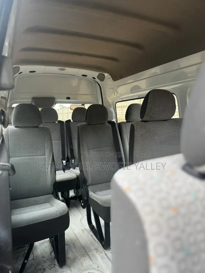 Nissan Caravan (Urvan) 2016 White