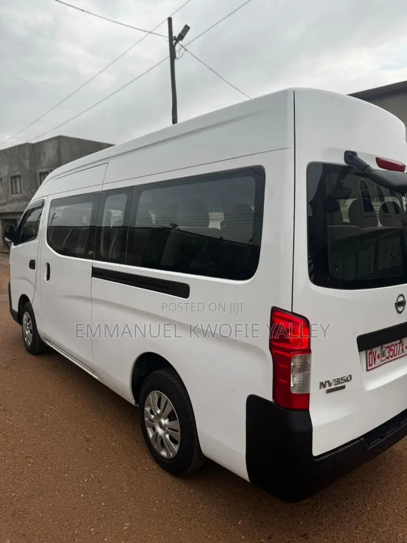 Nissan Caravan (Urvan) 2016 White