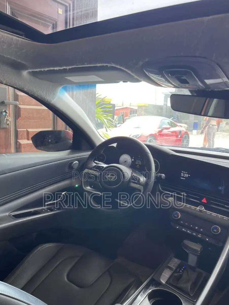 Hyundai Elantra 2026 Red