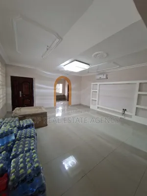 5bdrm Duplex in Broadcasting, West Hills Mall Area for rent