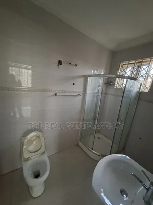 5bdrm Duplex in Broadcasting, West Hills Mall Area for rent