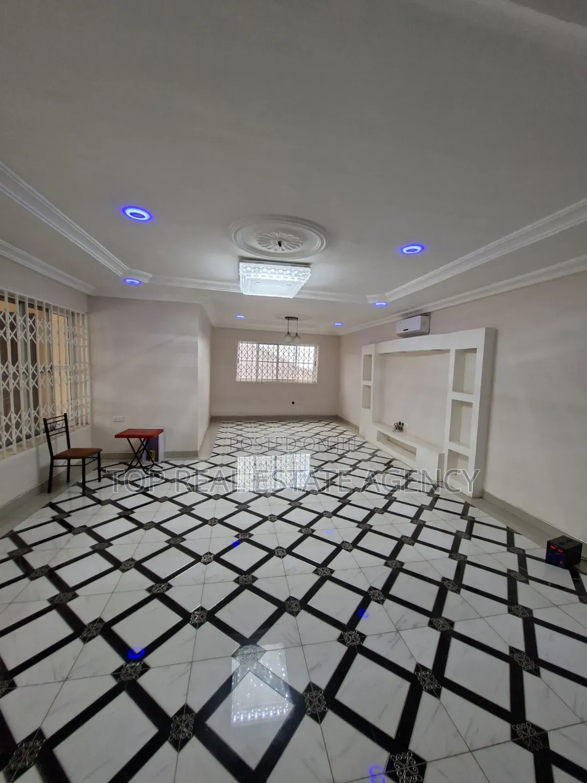5bdrm Duplex in Broadcasting, West Hills Mall Area for rent