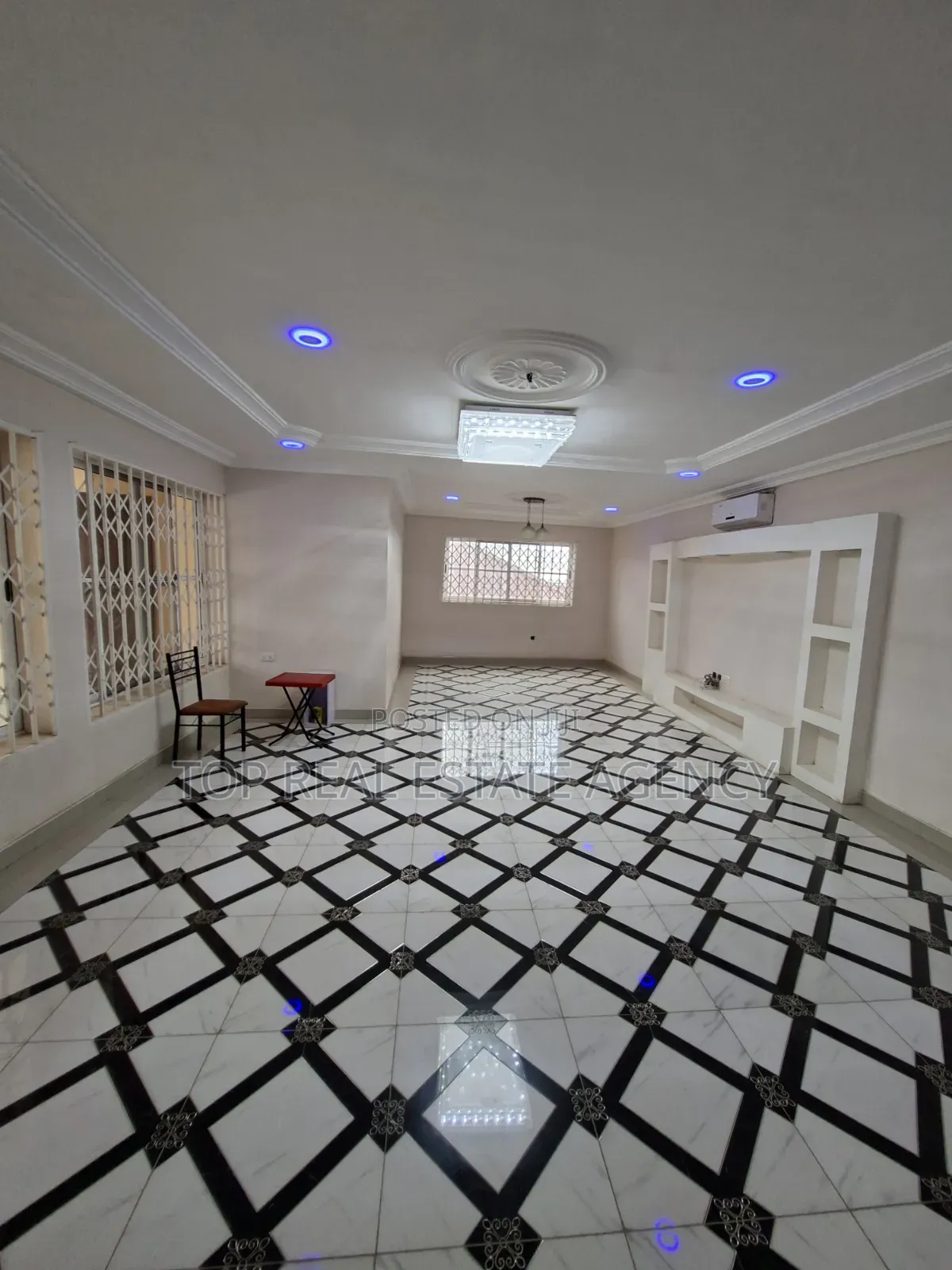5bdrm Duplex in Broadcasting, West Hills Mall Area for rent
