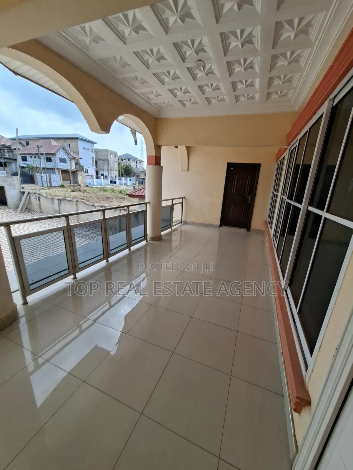 5bdrm Duplex in Broadcasting, West Hills Mall Area for rent