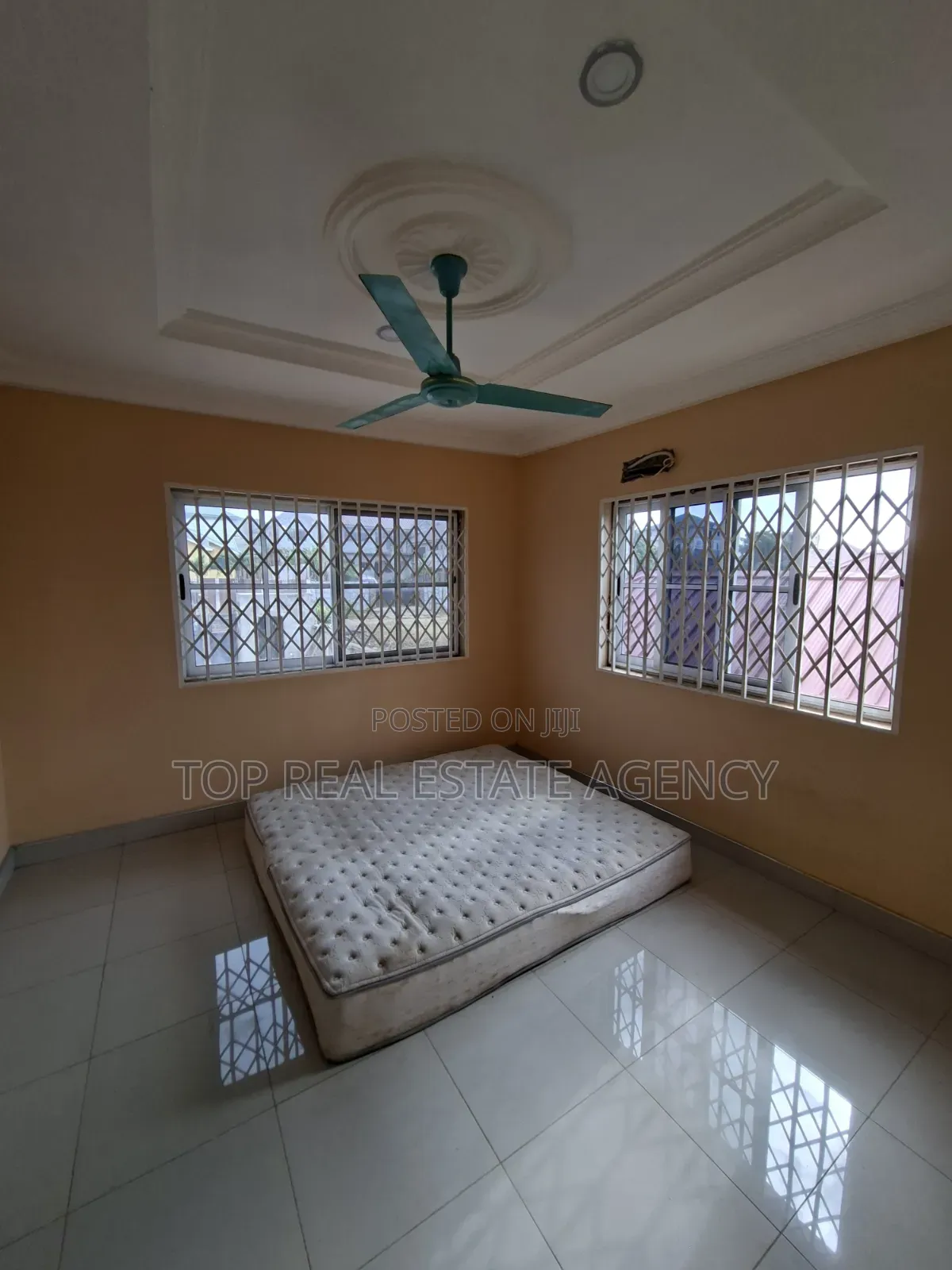 5bdrm Duplex in Broadcasting, West Hills Mall Area for rent