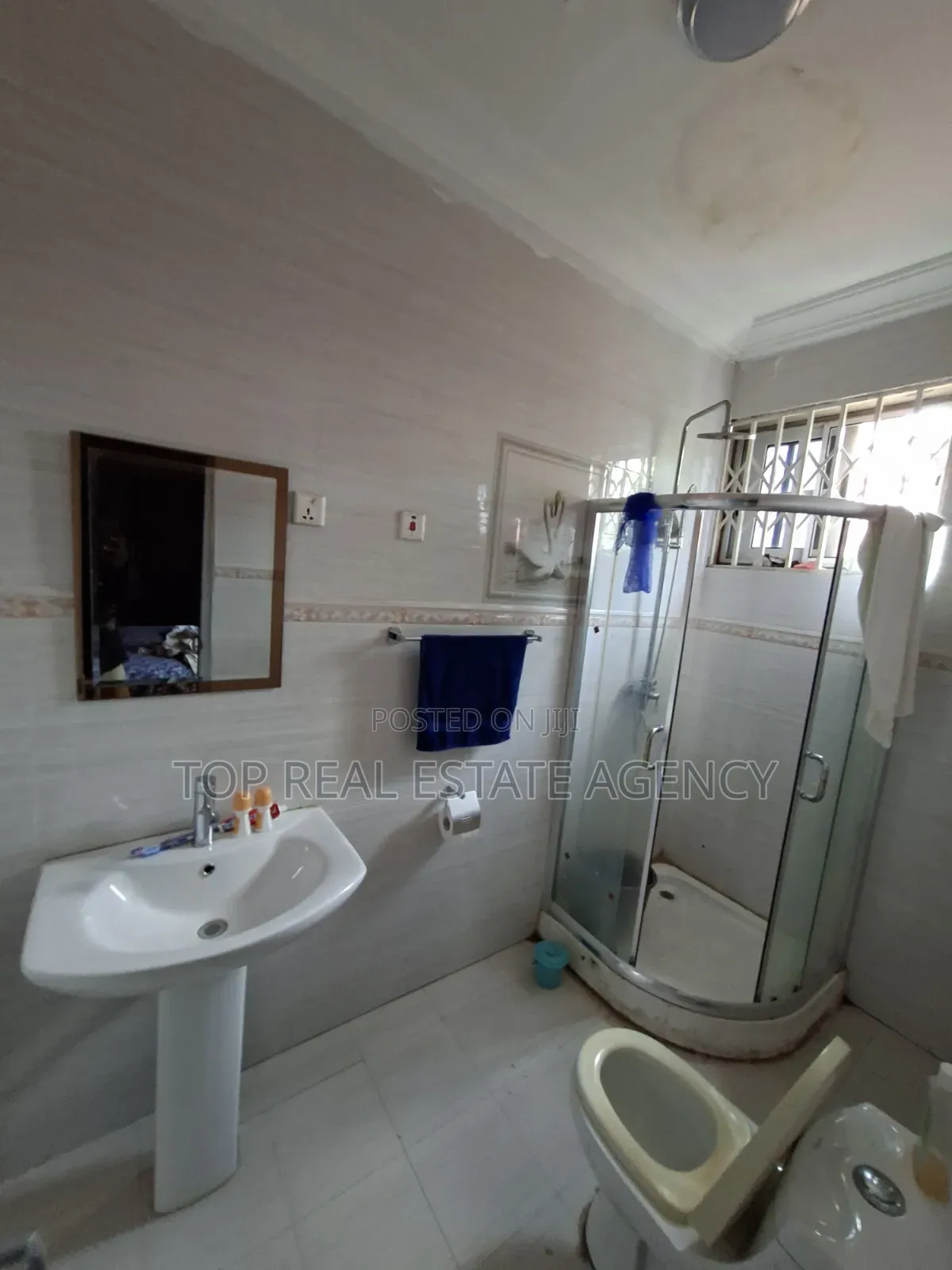 5bdrm Duplex in Broadcasting, West Hills Mall Area for rent