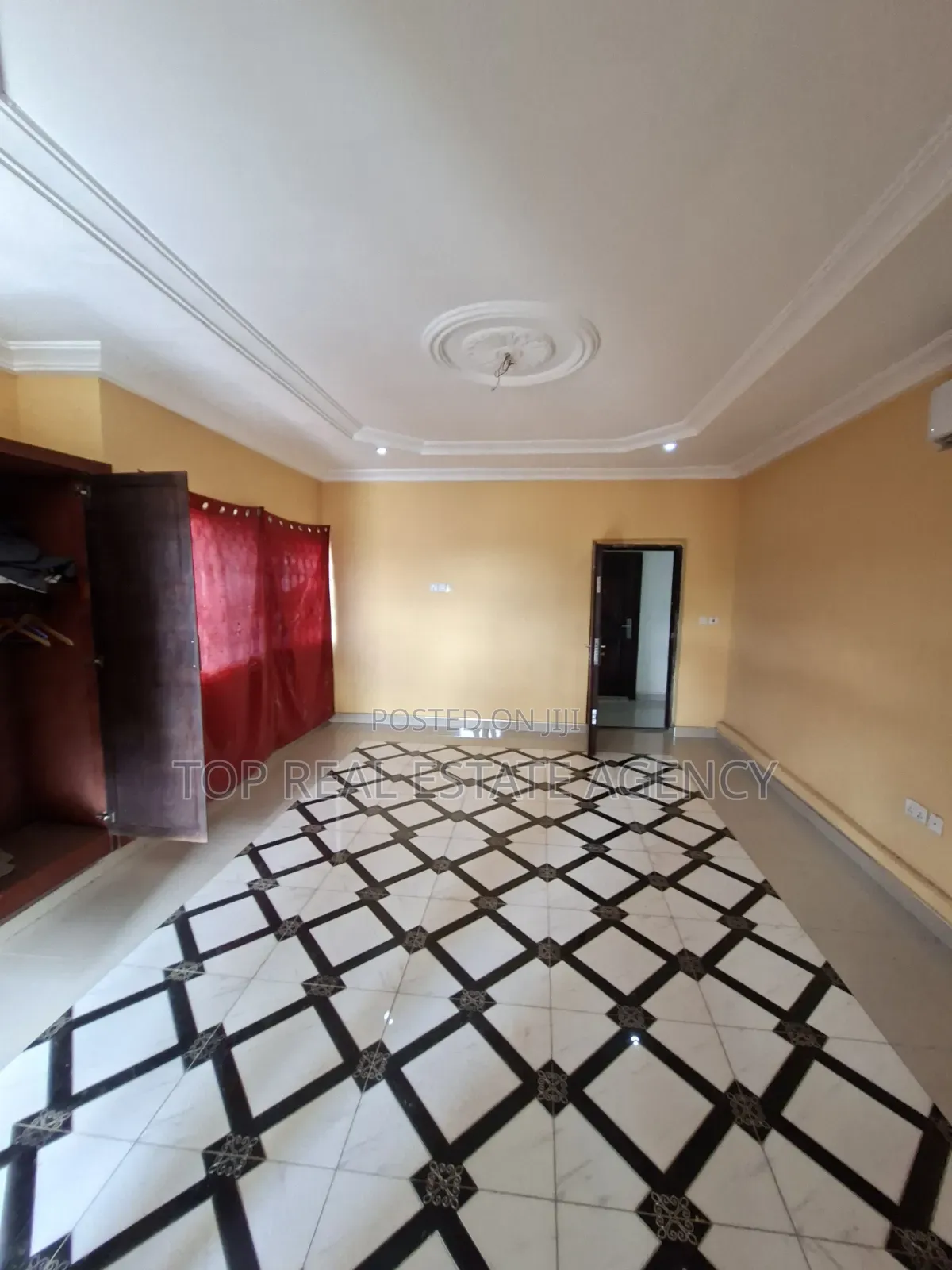 5bdrm Duplex in Broadcasting, West Hills Mall Area for rent