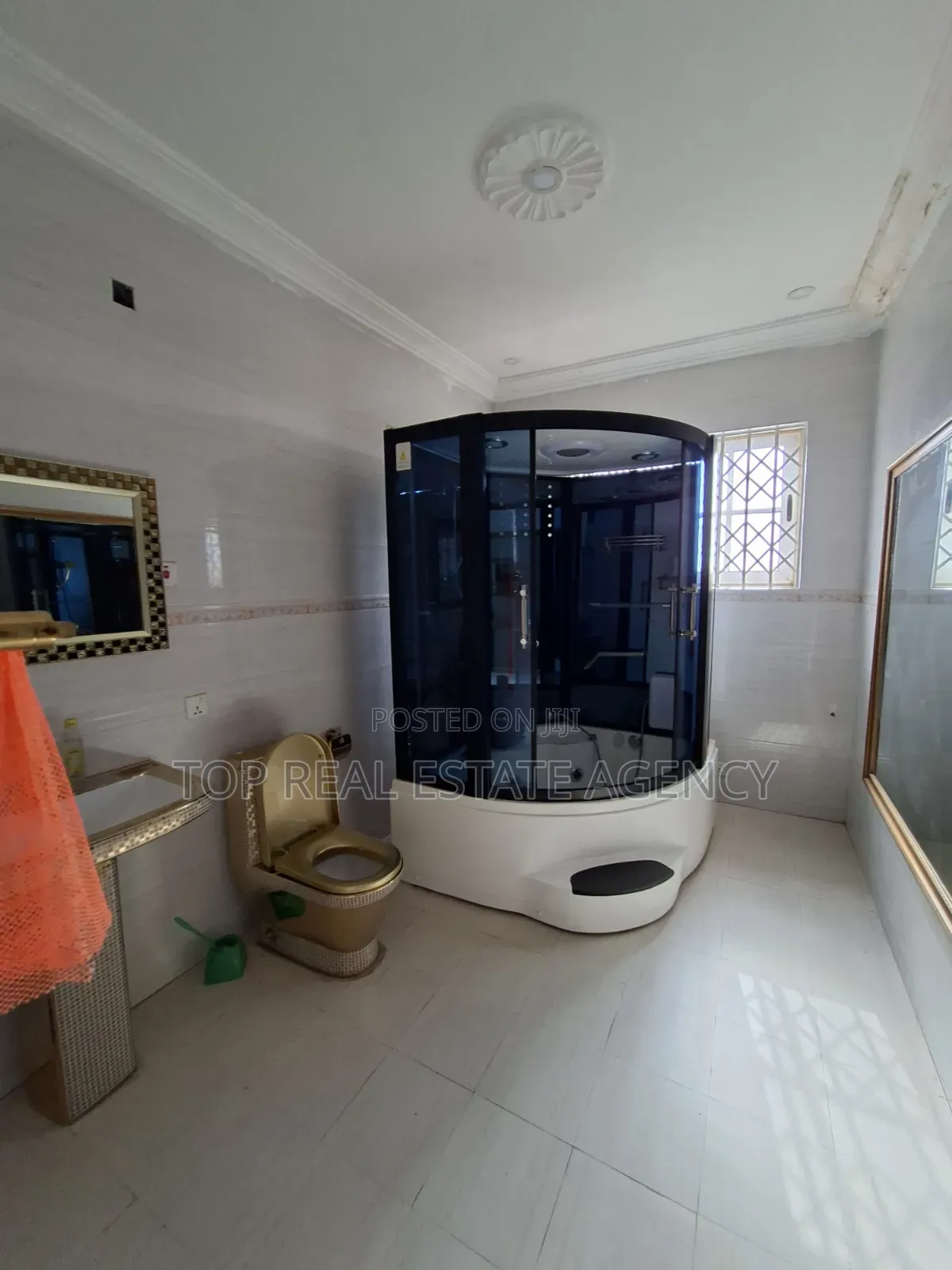 5bdrm Duplex in Broadcasting, West Hills Mall Area for rent