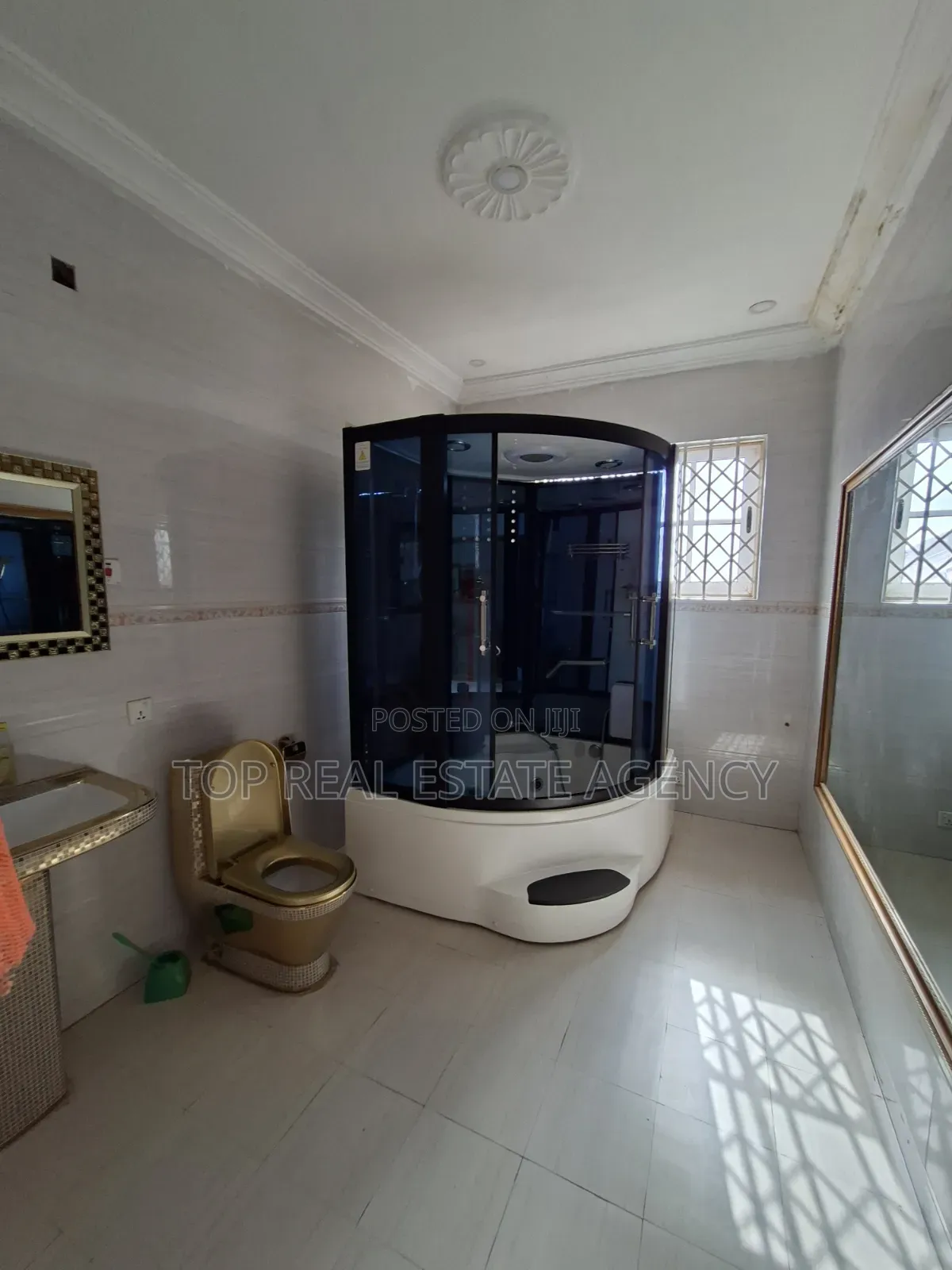5bdrm Duplex in Broadcasting, West Hills Mall Area for rent