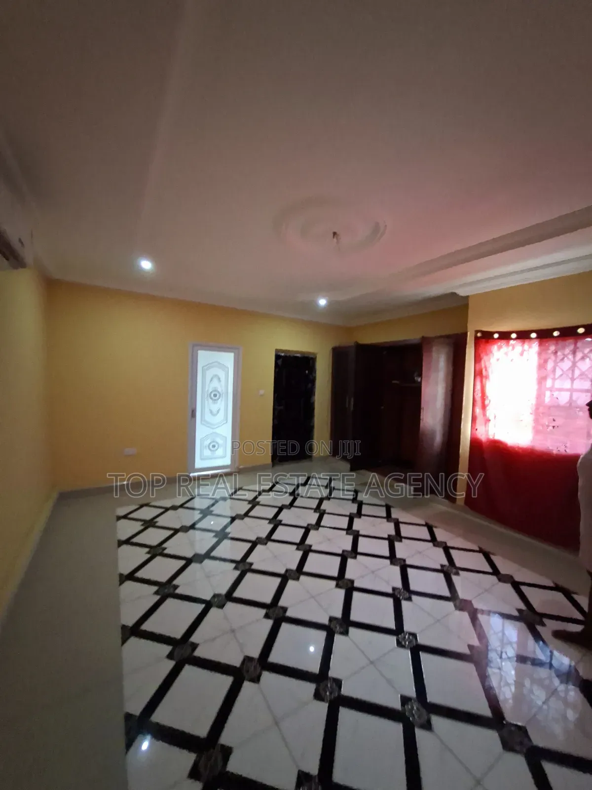5bdrm Duplex in Broadcasting, West Hills Mall Area for rent