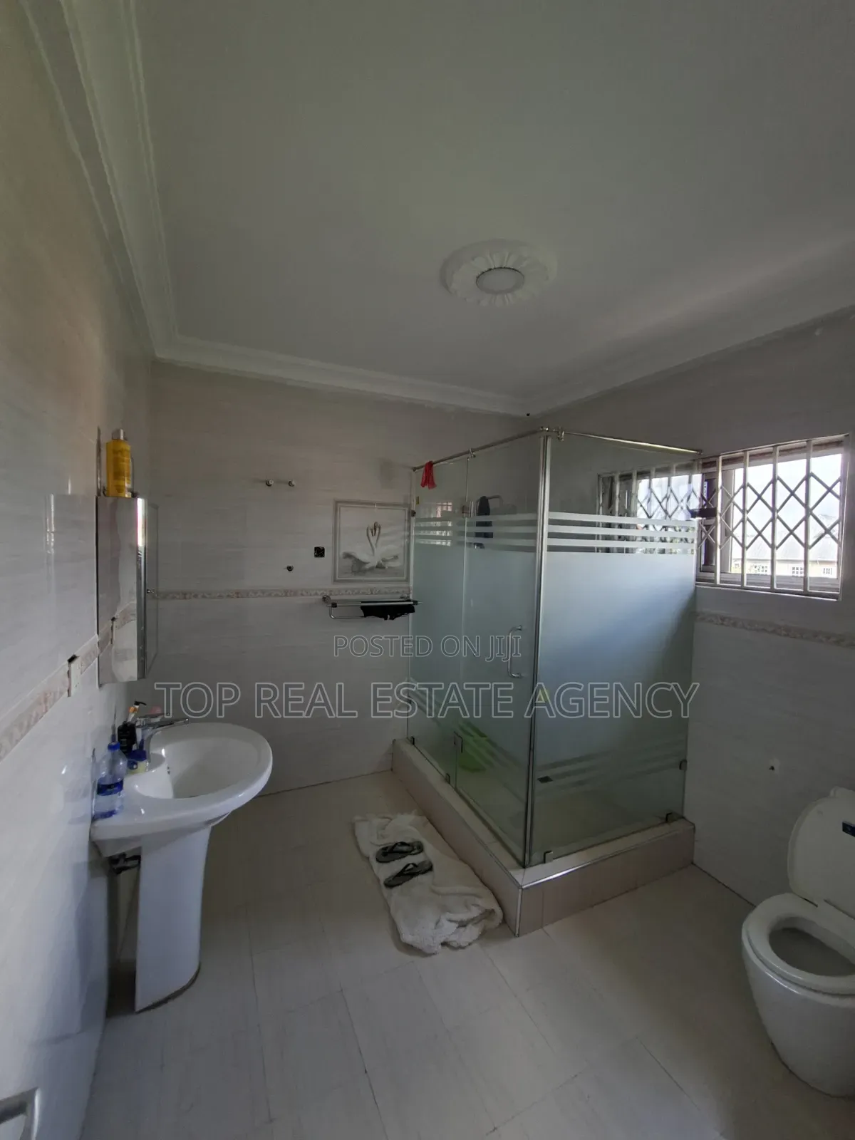 5bdrm Duplex in Broadcasting, West Hills Mall Area for rent