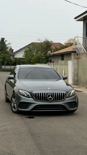 Mercedes-Benz E300 4Matic AWD Sedan (2.0L 4cyl 9A) 2017 Gray