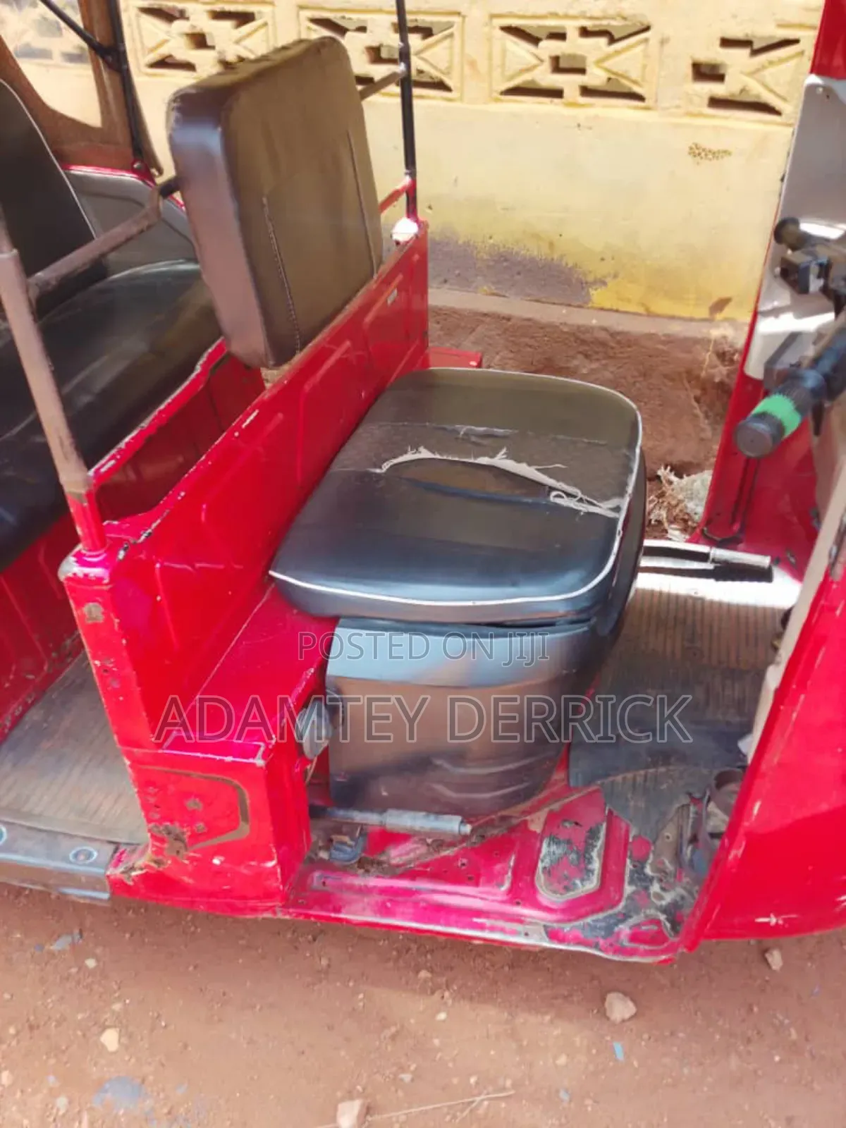 Bajaj RE 2022 Red