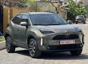 Toyota Yaris Cross 2025 Gold