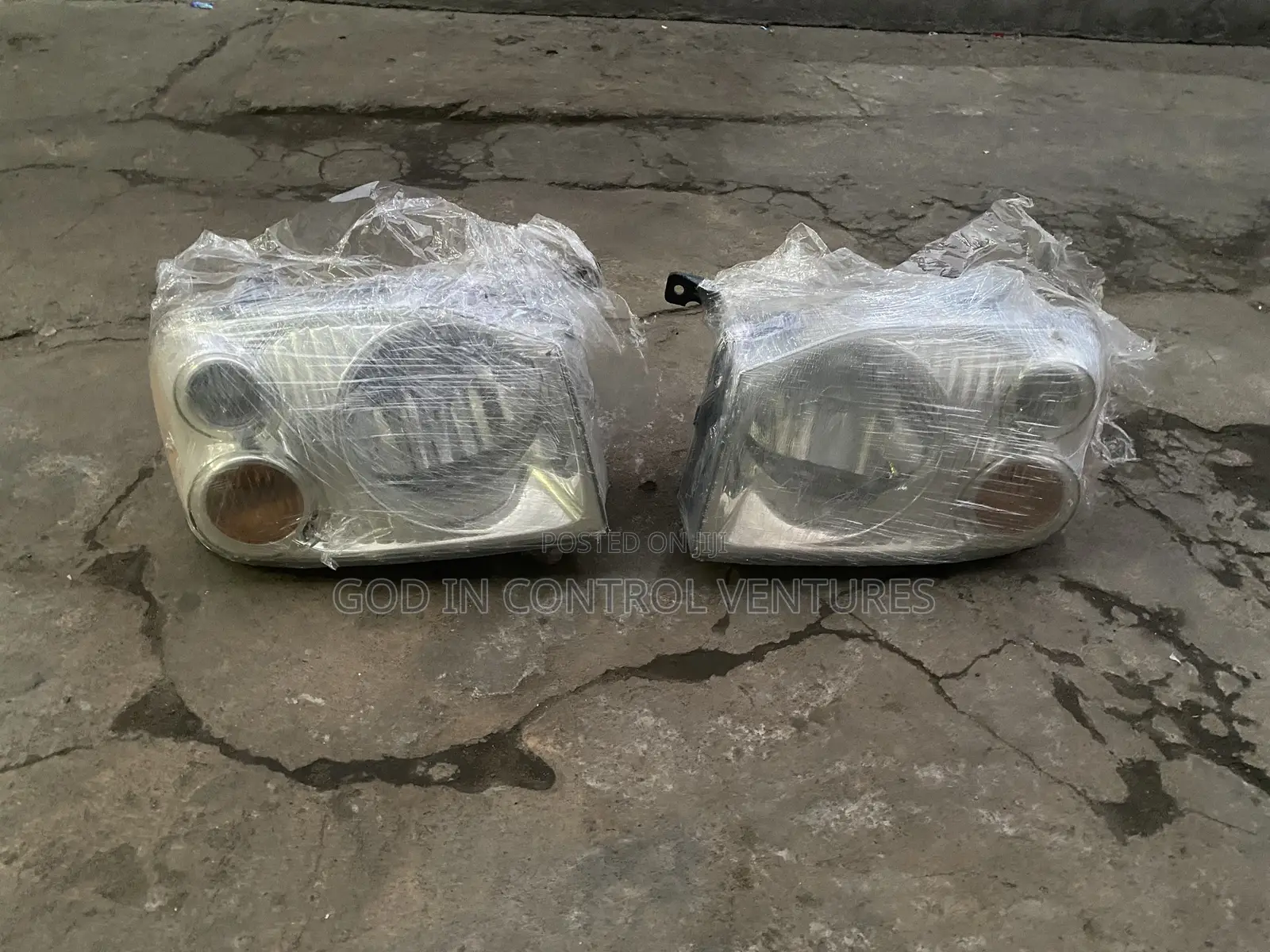 Nissan Frontier Headlight Pair