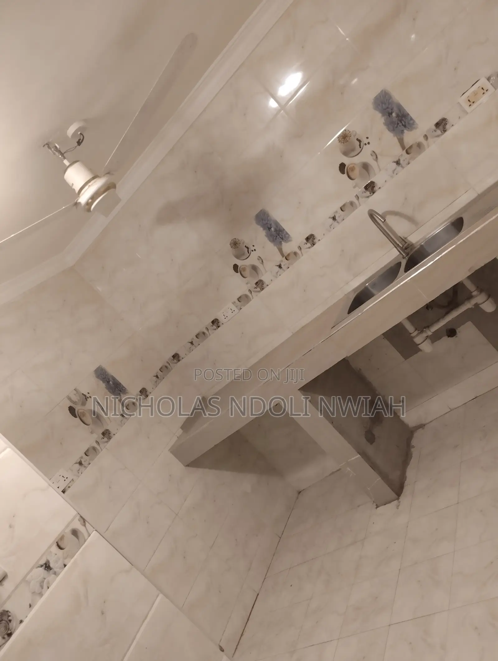 3 Bedrooms Apartment